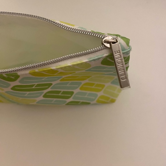 Clinique pouch. Cosmetic case. Makeup bag. Accessories pouch. Make up case. NWOT - Picture 4 of 5
